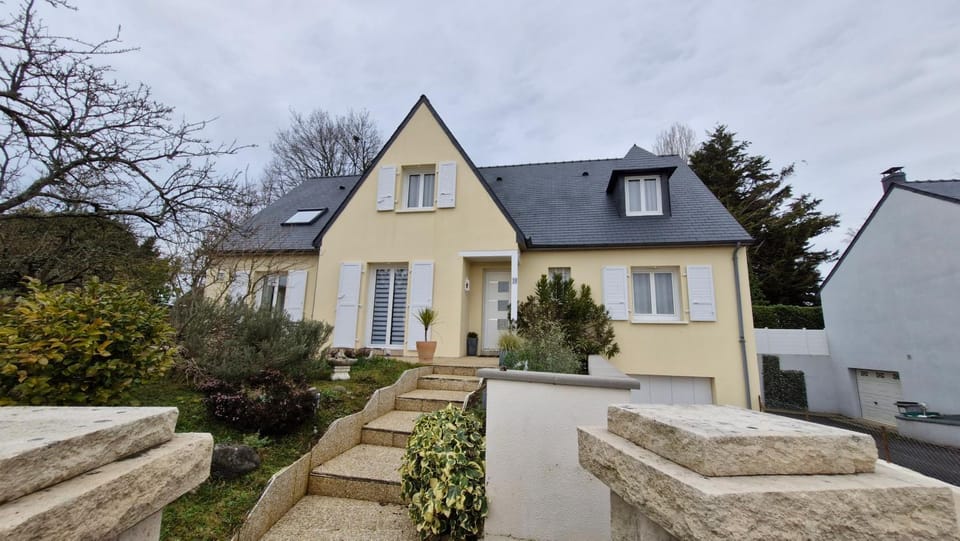 les HAUTS de SAINT SATURNIN Bed and Breakfast in Pays de la Loire