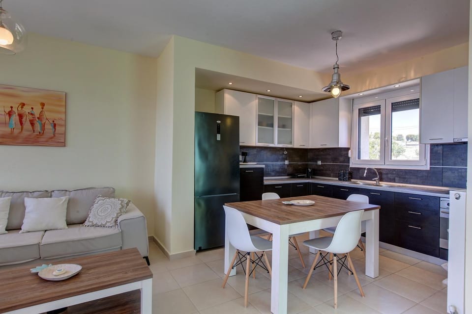 Kitchen or kitchenette, Living room, Seating area, Dining area