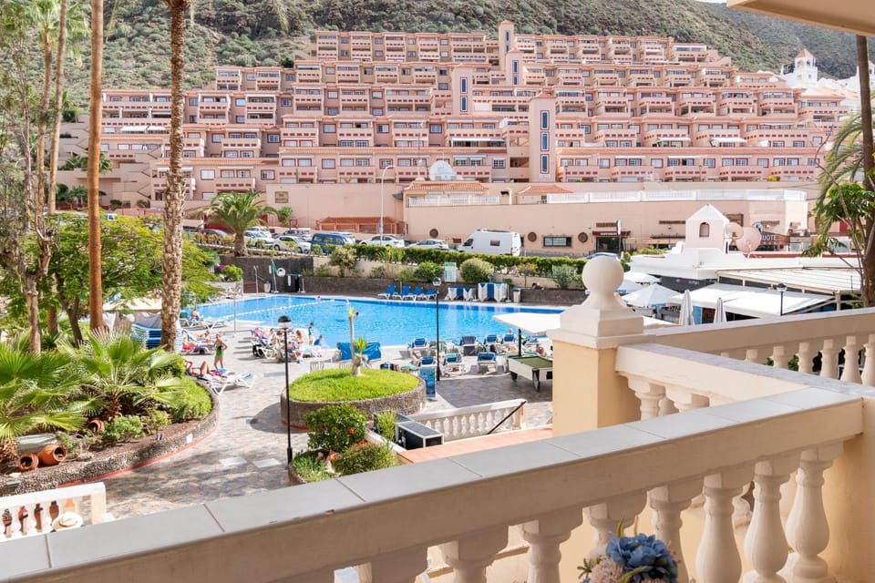 Tranquil Studio Apartment Castle Harbour Apartment in Los Cristianos