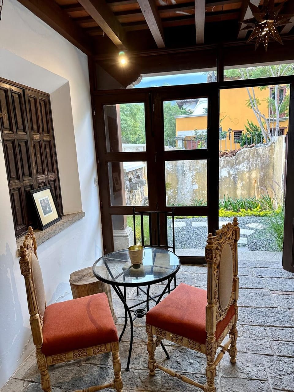 Garden, Living room, Seating area, Dining area, Garden view