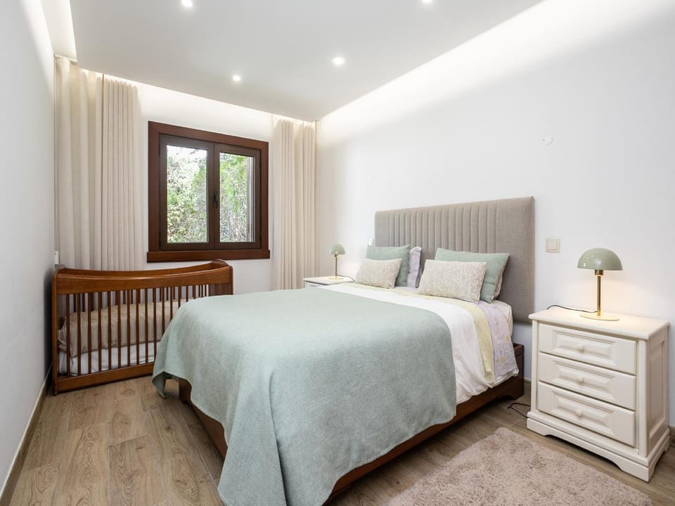 Bed, Bedroom