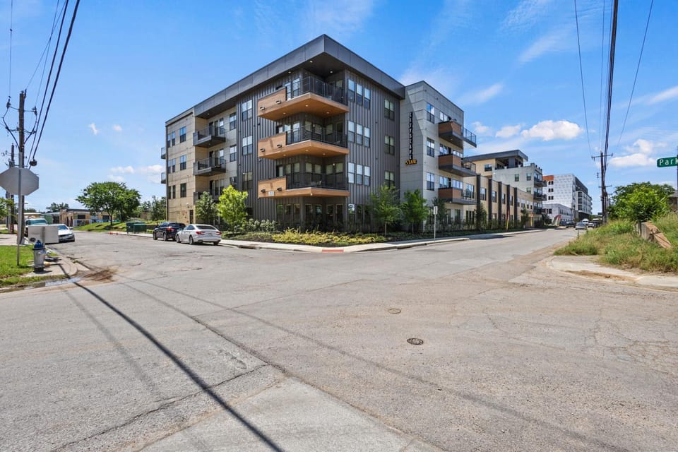 Property building, Street view