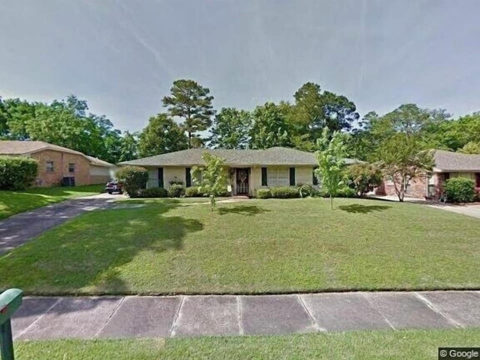 4 Bedrooms Spacious Hardwood Floors House in Montgomery