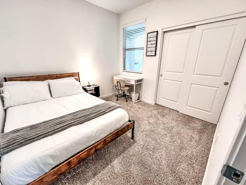 New 4BR Casa Grande Home Pool, Golf Skydive AZ House in Casa Grande