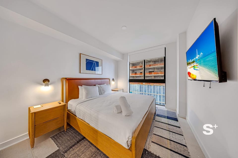 28th-Floor Condo in The Crosby Miami Worldcenter House in Miami