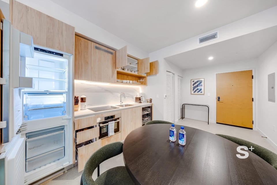 Kitchen or kitchenette, Dining area, dishwasher, oven, stove