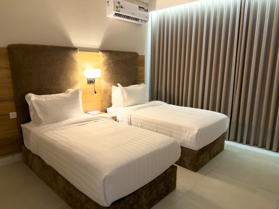 Bed, Photo of the whole room, Bedroom, air conditioner