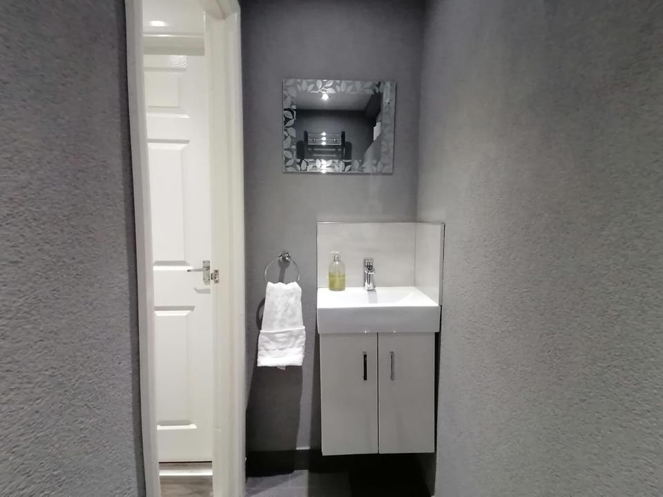 Bathroom, towels, acessibility