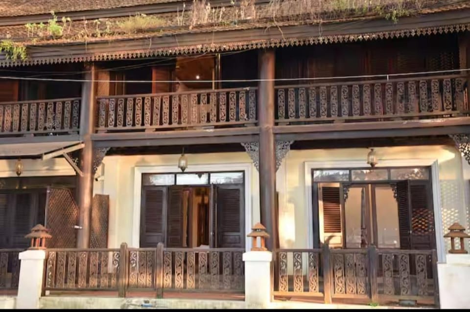 Property building, Day, Balcony/Terrace