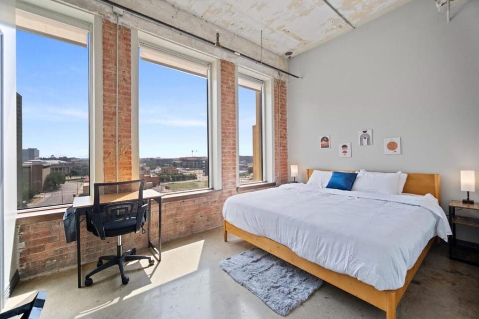 Modern Dallas Stay with Pool, Laundry & Valet Parking Apartment in Dallas