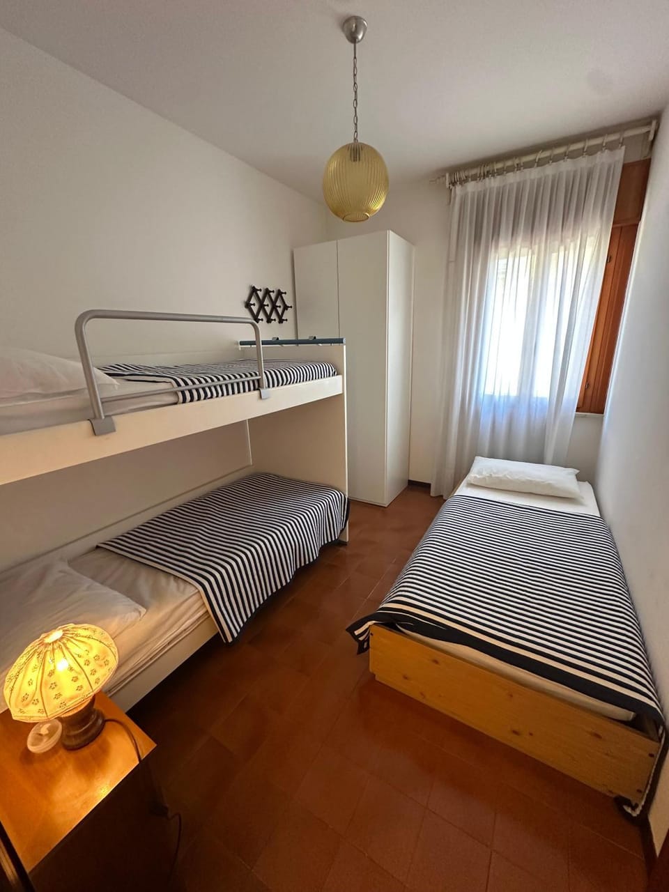 Bed, Photo of the whole room, bunk bed