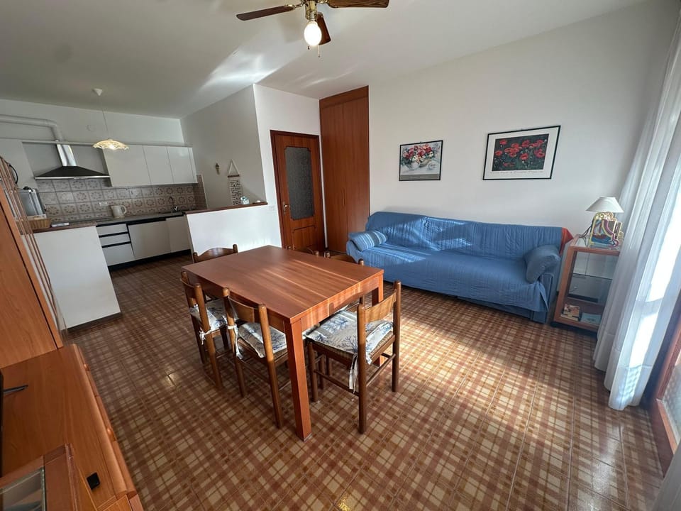 Kitchen or kitchenette, Living room, Dining area, dishwasher, microwave