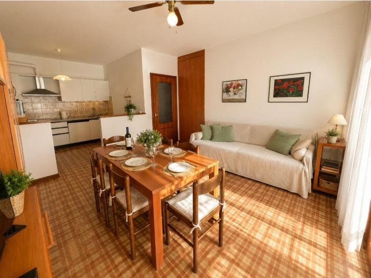 Living room, Lunch, kitchen
