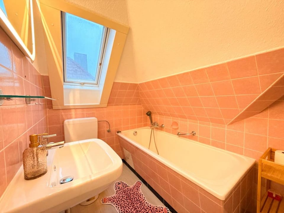 Newly renovated attic apartment - top amenities Apartment in Oldenburg
