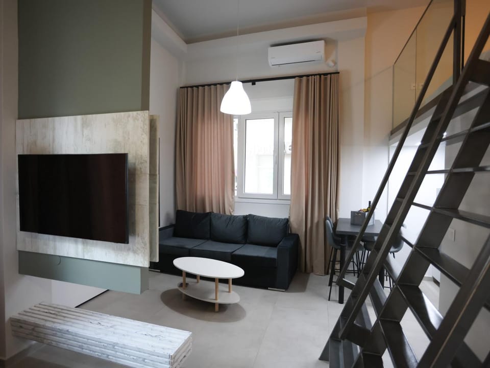 TV and multimedia, Living room, Seating area, air conditioner