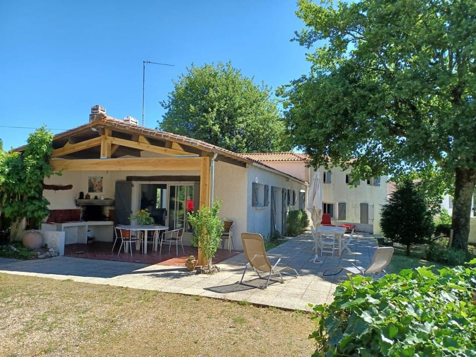 Villa sur grand jardin arboré proche de la plage Villa in Nouvelle-Aquitaine