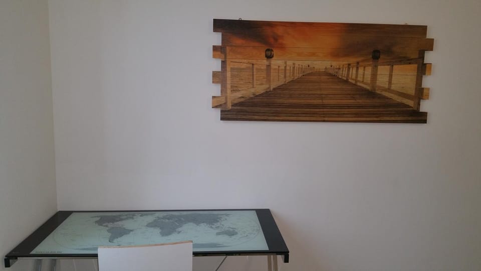 Bedroom, Quiet street view