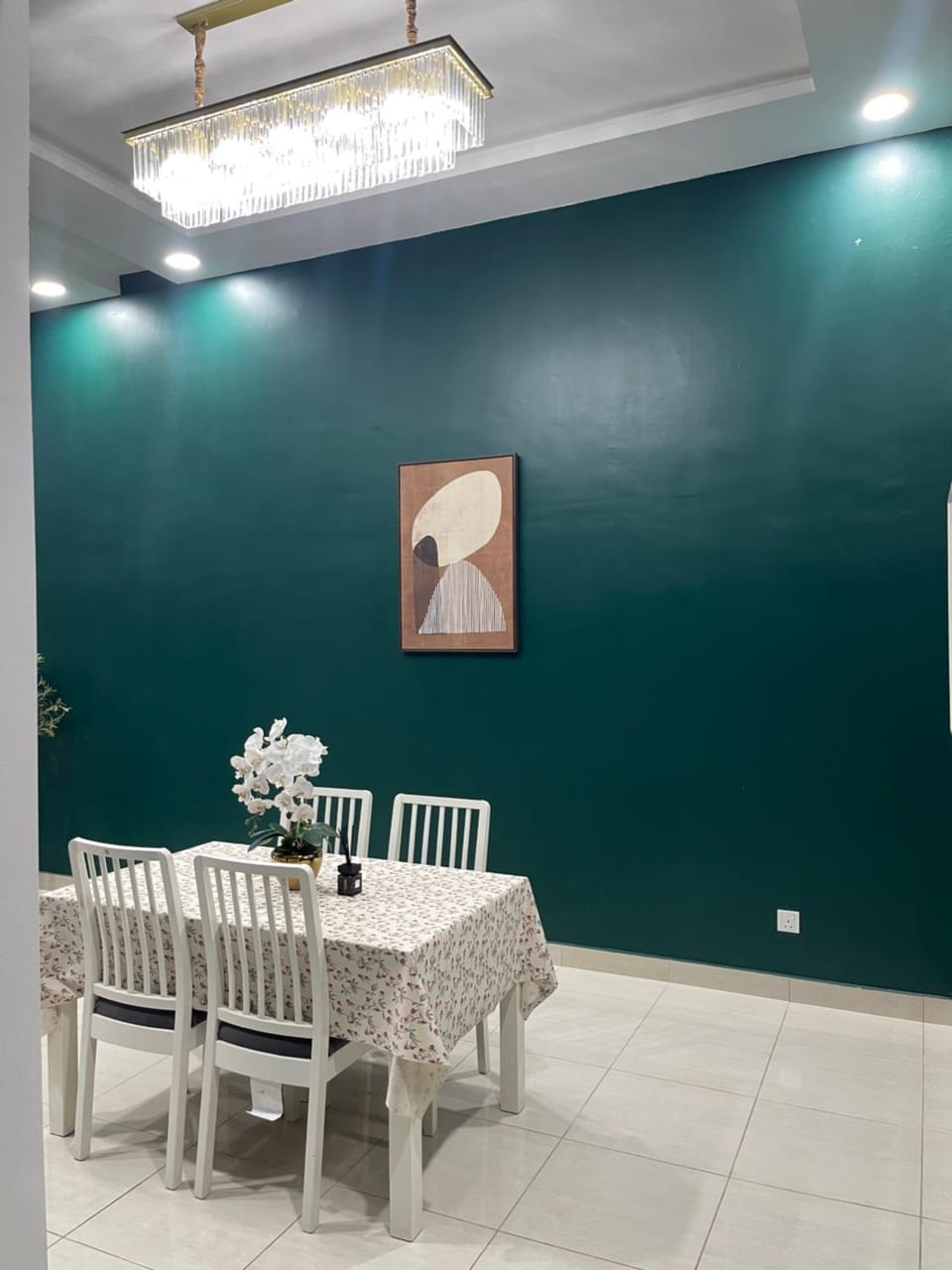 Seating area, Dining area