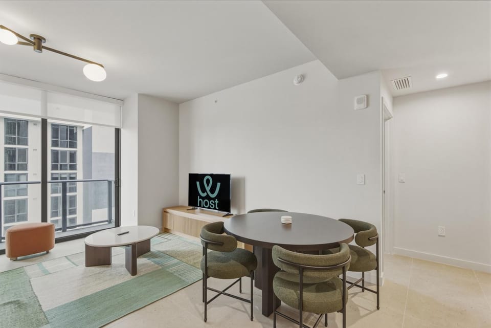TV and multimedia, Living room, Seating area, Dining area