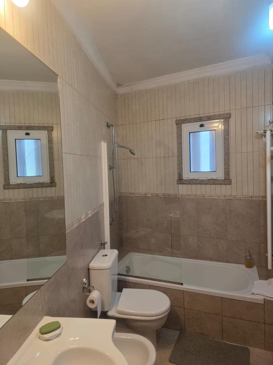 Shower, Bathroom, Bath, bidet, towels