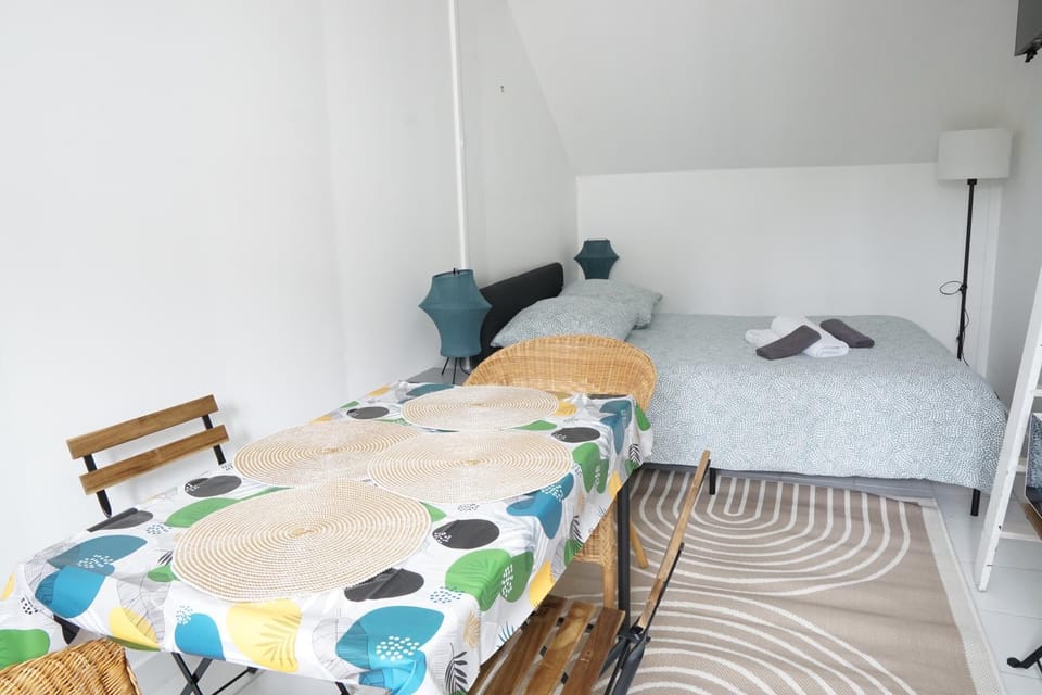 Bed, Photo of the whole room, towels