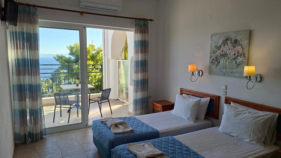 Patio, Bed, Day, Natural landscape, Summer, View (from property/room), Balcony/Terrace, Bedroom, air conditioner