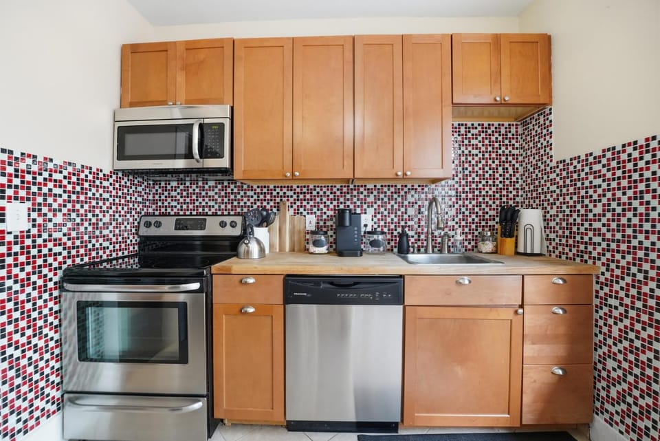 Peaceful Springfield Unit w Skyline Patio & AC Apartment in Jacksonville