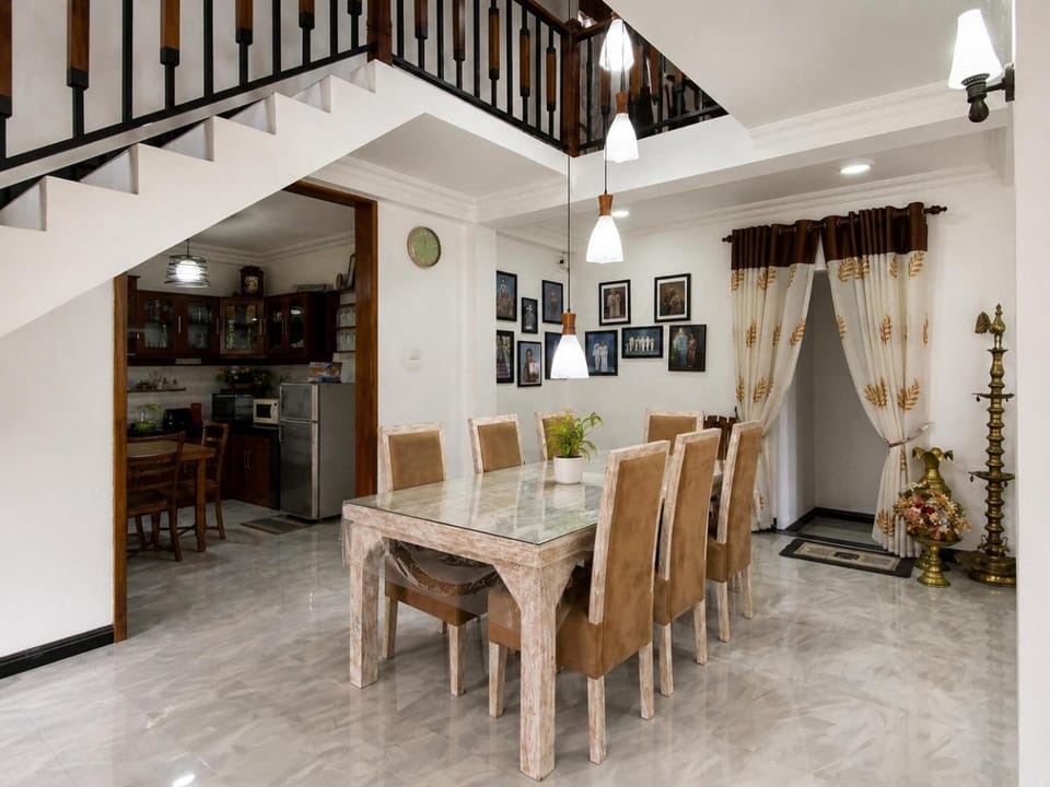 Restaurant/places to eat, Dining area, kitchen