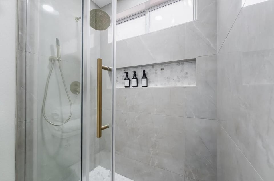 Luxury 3 bedroom Newly renovated home Apartment in Colorado
