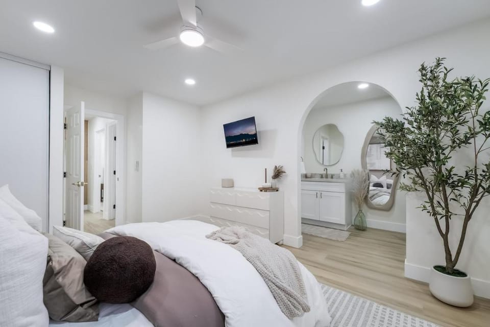 Luxury 3 bedroom Newly renovated home Apartment in Colorado