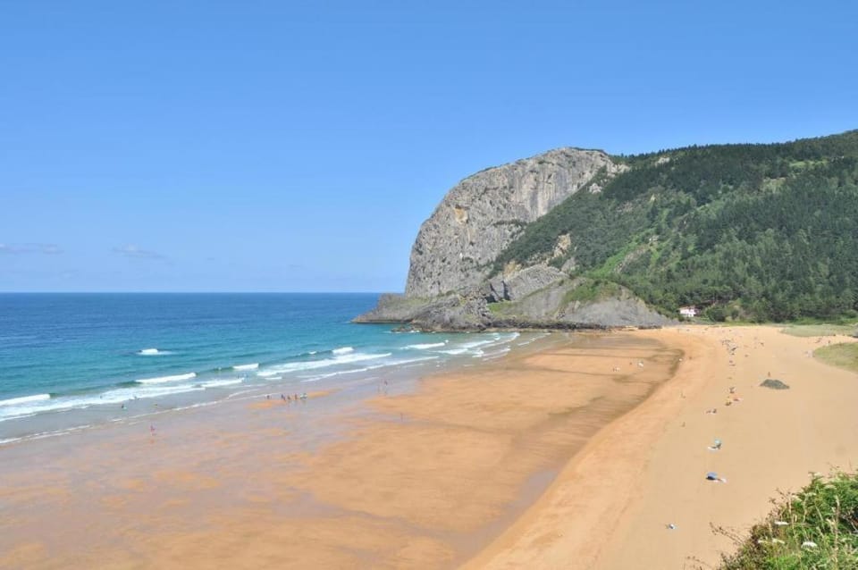 VILLA ISLAS Urdaibai Villa in Basque Country