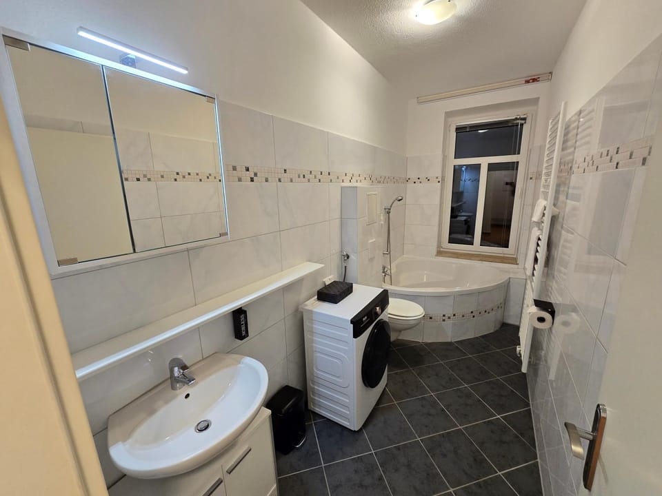 Shower, Toilet, Bathroom, Bath, towels, washing machine, dryer