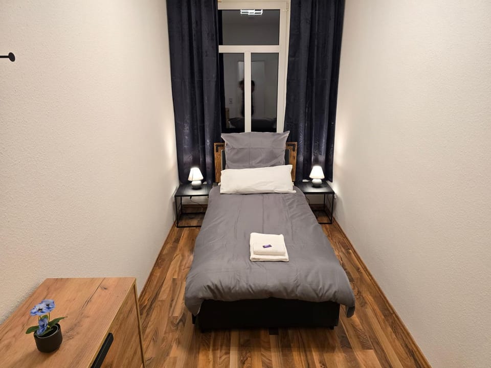 Bed, Photo of the whole room, Bedroom, towels