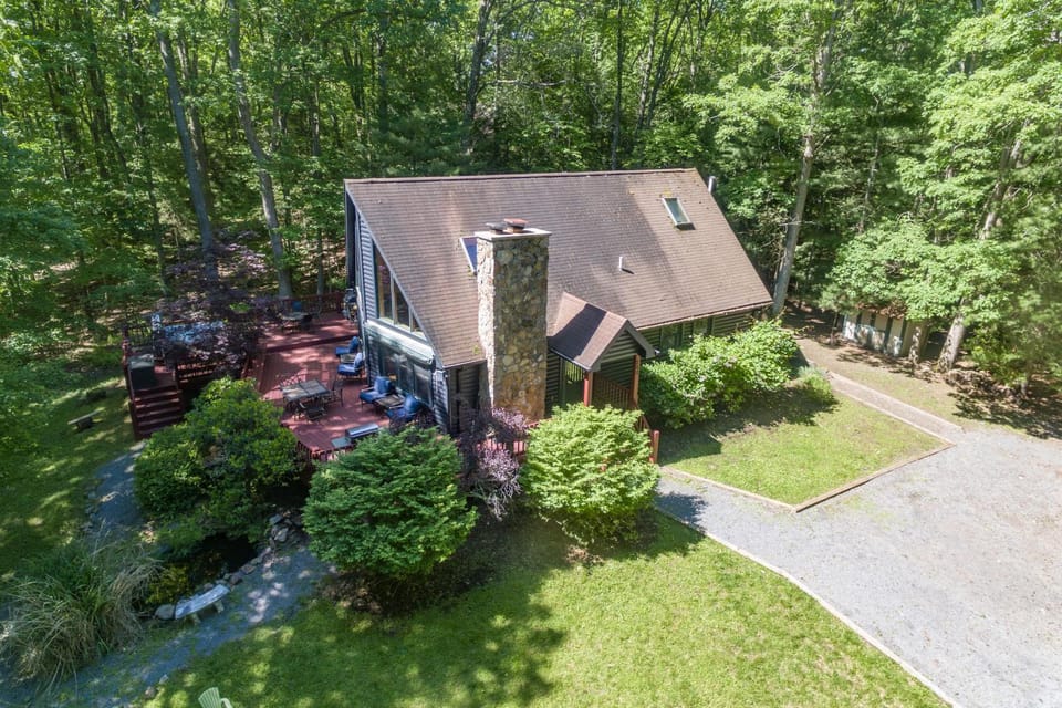 Swimming Bear Lodge House in Deep Creek Lake
