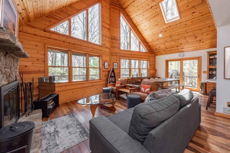 Swimming Bear Lodge House in Deep Creek Lake