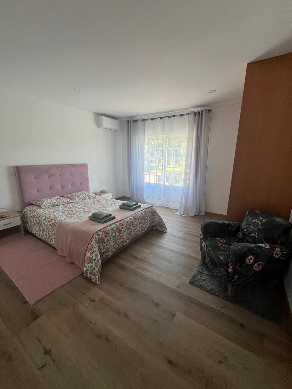 Bed, Photo of the whole room, Bedroom, Pool view, towels