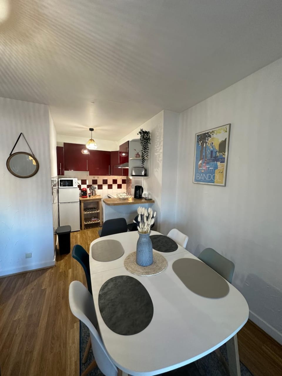 Kitchen or kitchenette, Living room, Dining area, stove