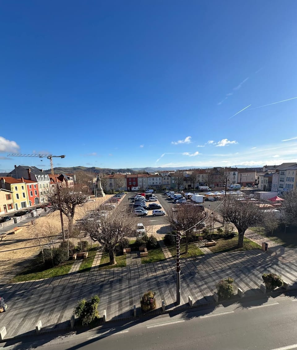 Property building, Day, Neighbourhood, City view, Street view, Time of day, Parking