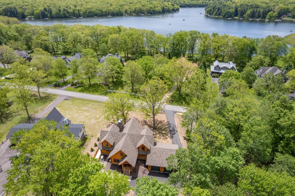 Great Escape Lodge House in Deep Creek Lake
