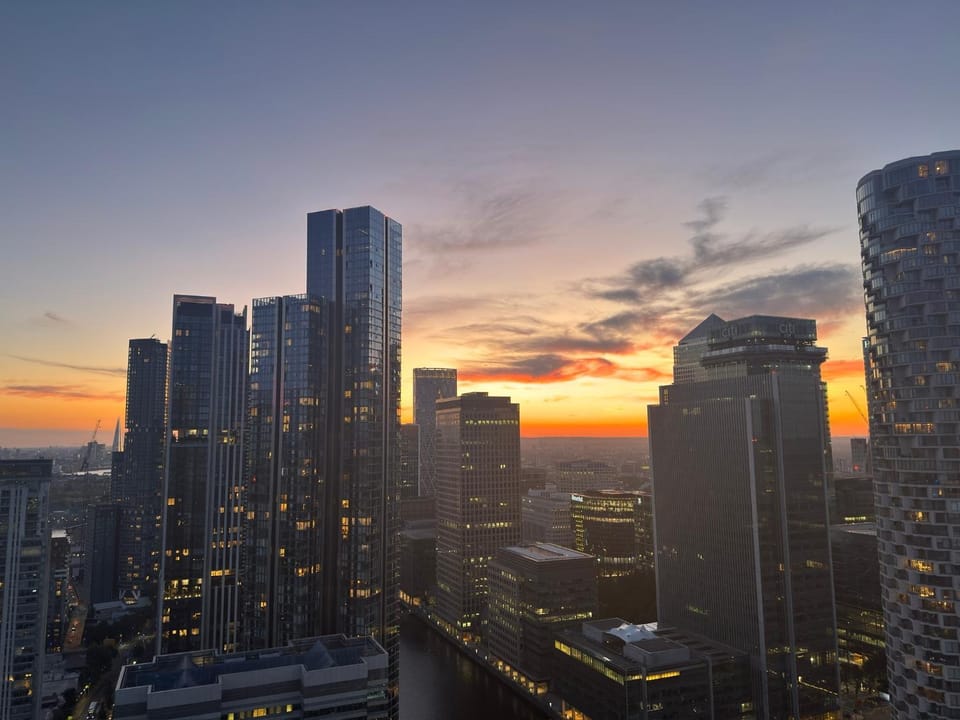 Canary Wharf Iconic London Skyline View Apartment in London