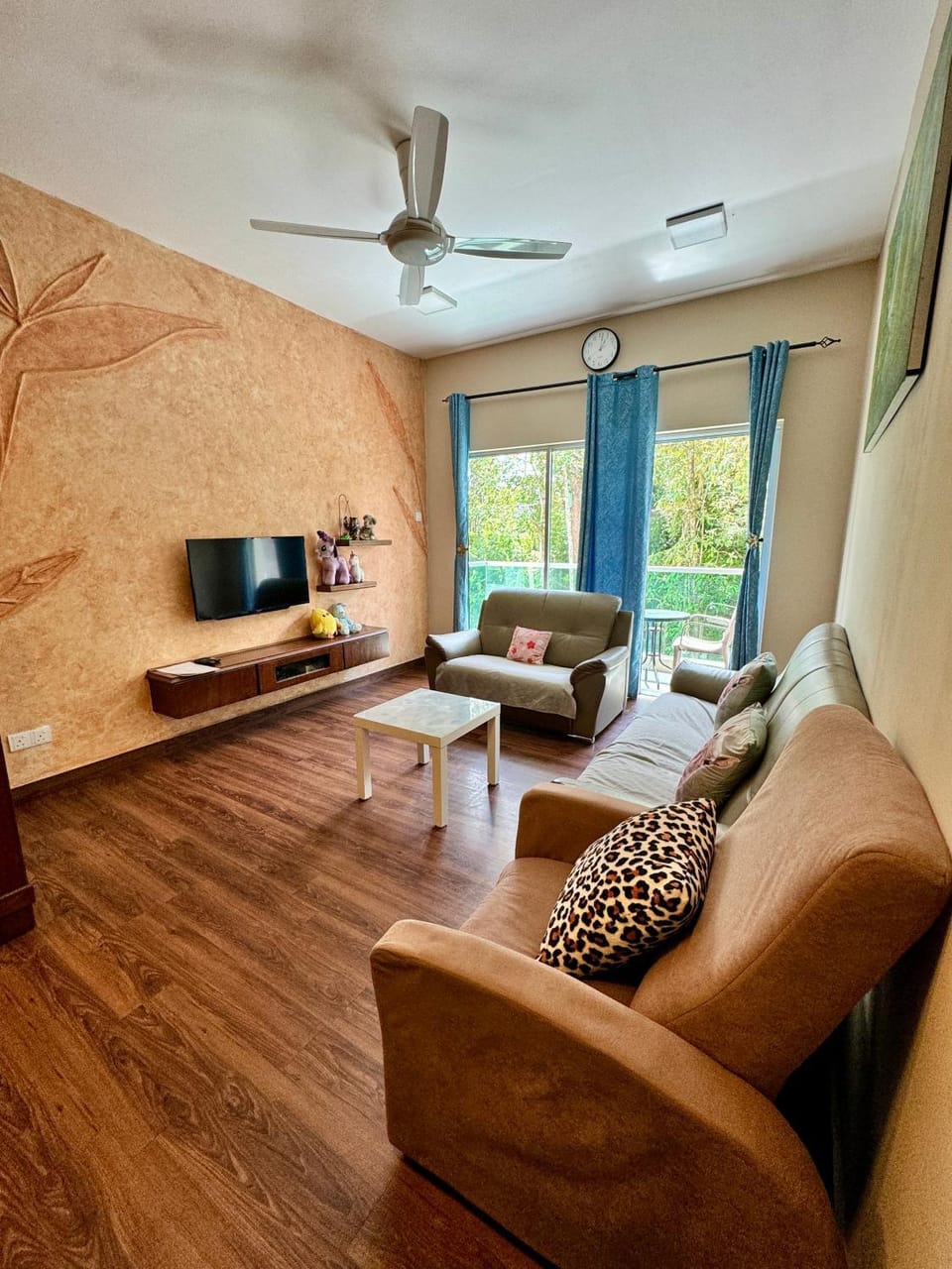 Communal lounge/ TV room