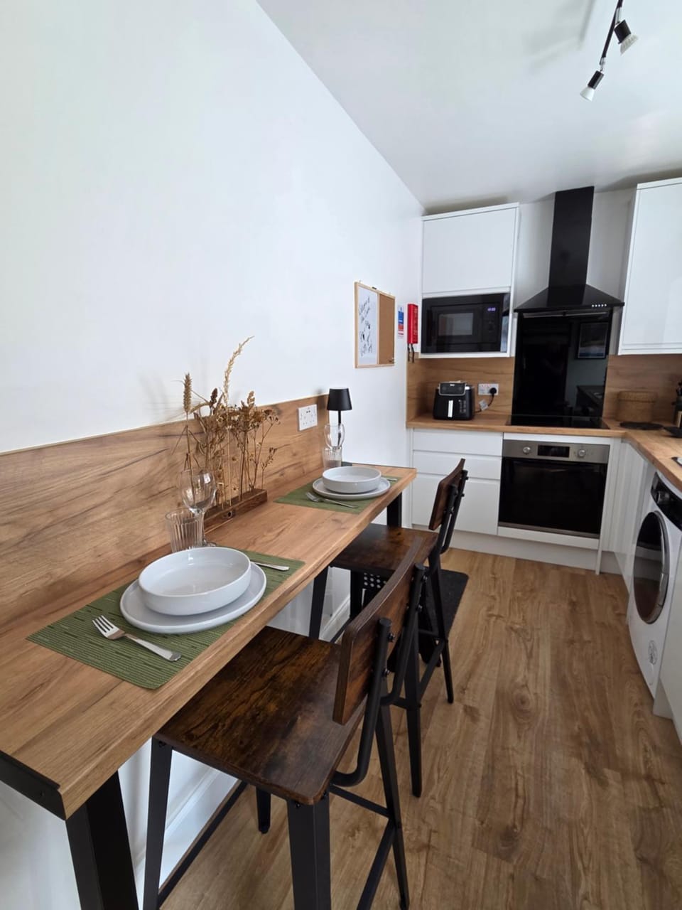 Dining area, flat iron, heating, heating, internet, internet, pet friendly, safe, washing machine