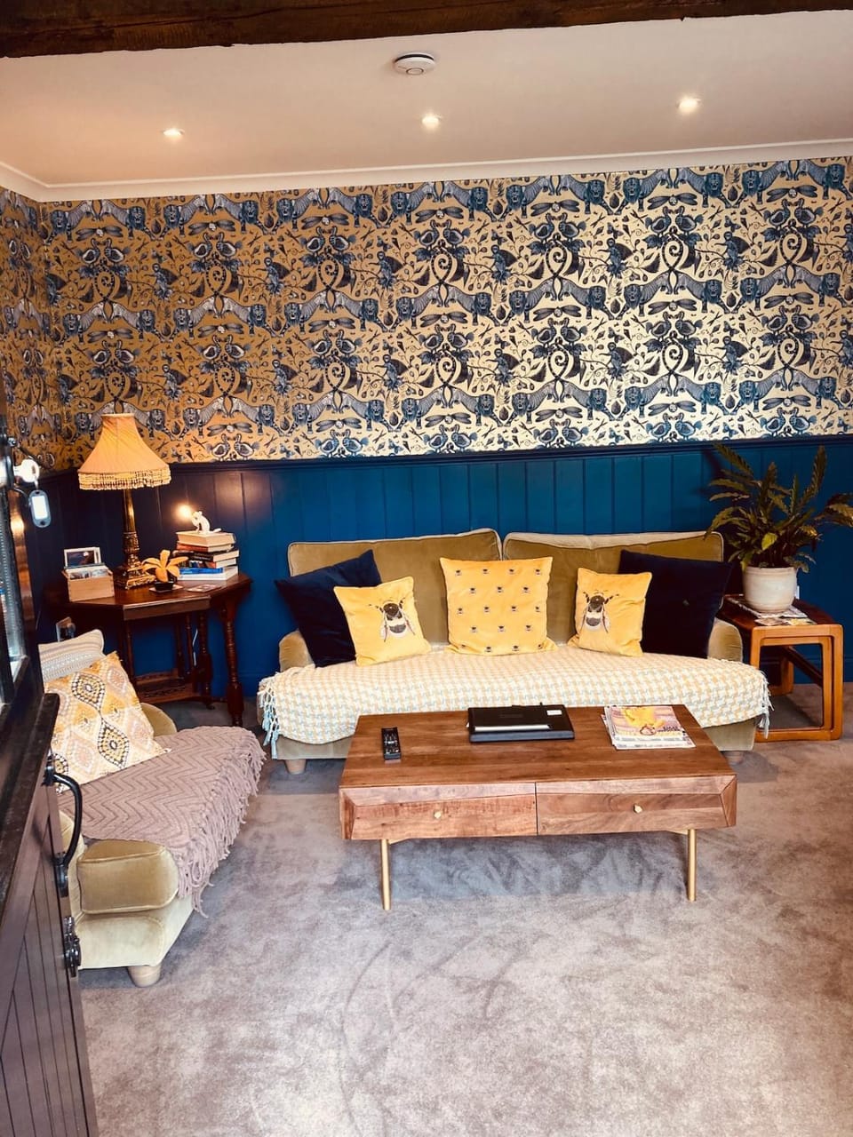 Beautifully appointed 1699 Coach stable area House in Dover District
