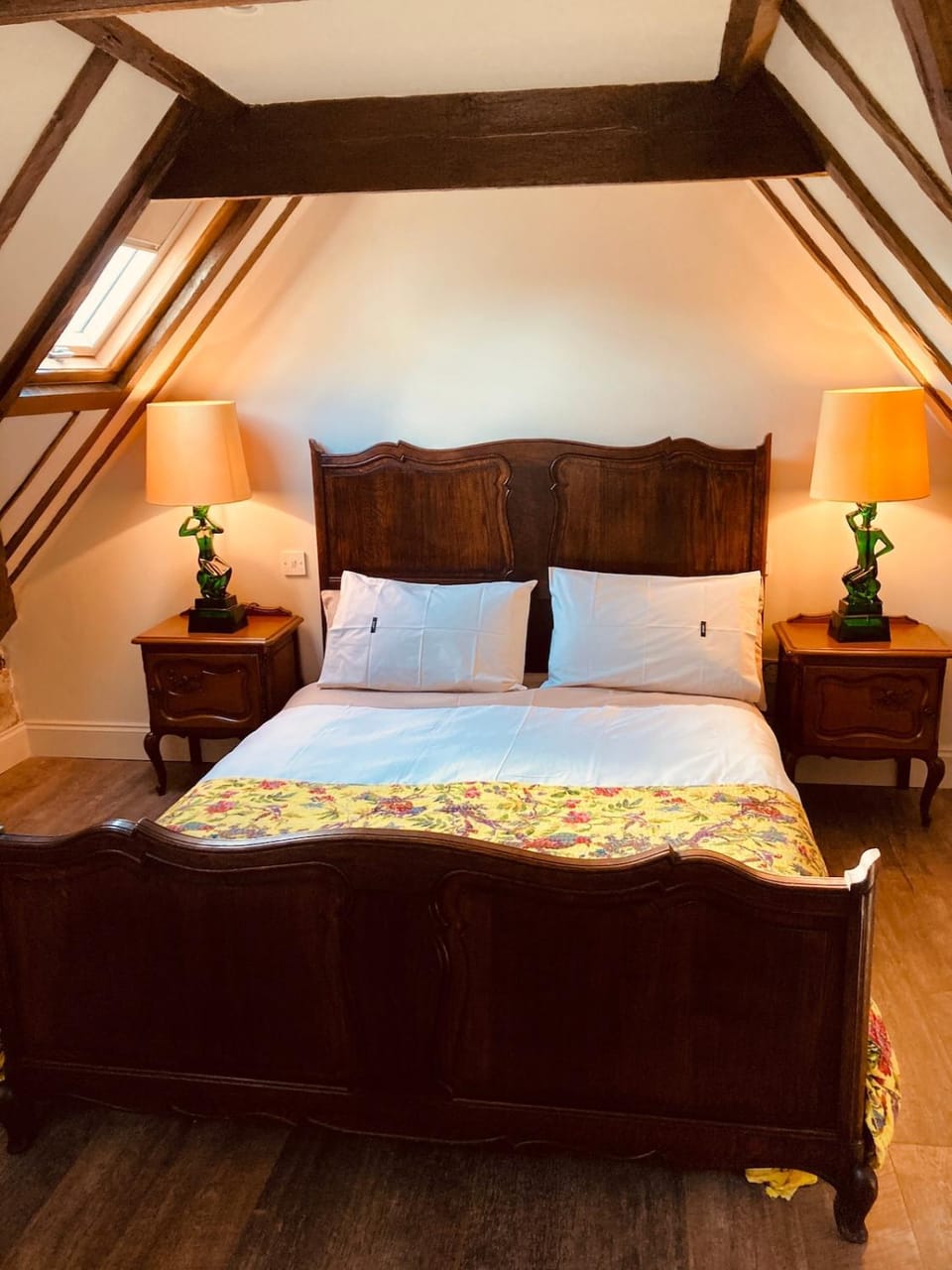 Beautifully appointed 1699 Coach stable area House in Dover District