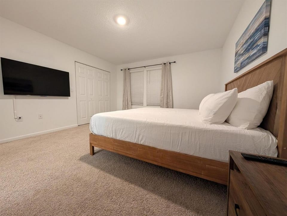 Spacious 3BR Jacksonville Townhome With King Bed House in Jacksonville
