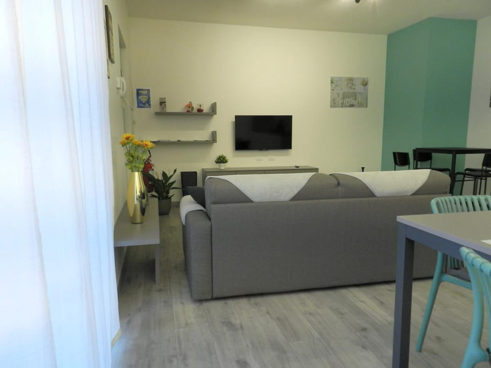 TV and multimedia, Living room, Evening entertainment