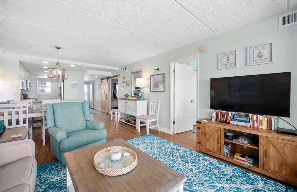English Towers-Direct Ocean Front Views From Your Private Balcony and Renovated Condo! House in Ocean City