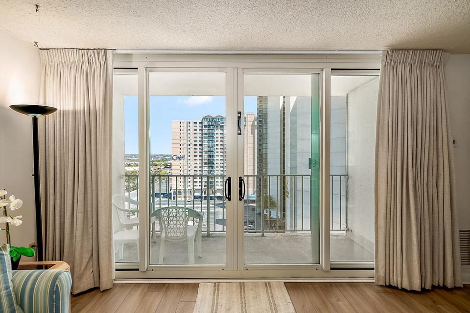 Quay-Beautiful Ocean Front Unit with Indoor Pool! House in Ocean City