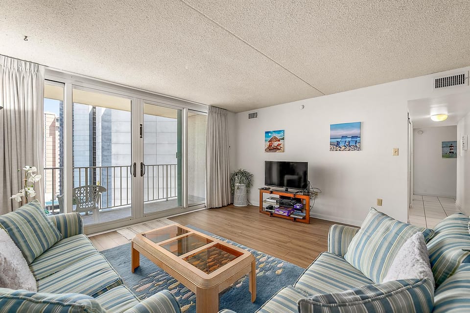 Quay-Beautiful Ocean Front Unit with Indoor Pool! House in Ocean City