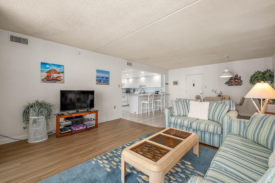 Quay-Beautiful Ocean Front Unit with Indoor Pool! House in Ocean City
